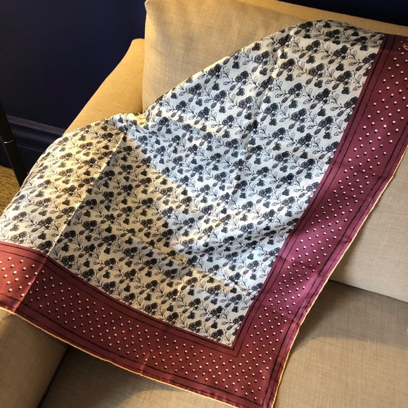 Louis Vuitton Accessories - Louis Vuitton Silk Square Scarf Louis Vuitton Accessories - Louis Vuitton Silk Square Scarf